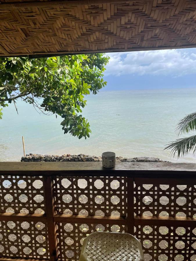 Borbon'S Treehouse By The Sea Bed & Breakfast Мамбаджао Екстериор снимка