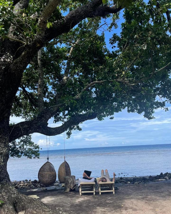 Borbon'S Treehouse By The Sea Bed & Breakfast Мамбаджао Екстериор снимка