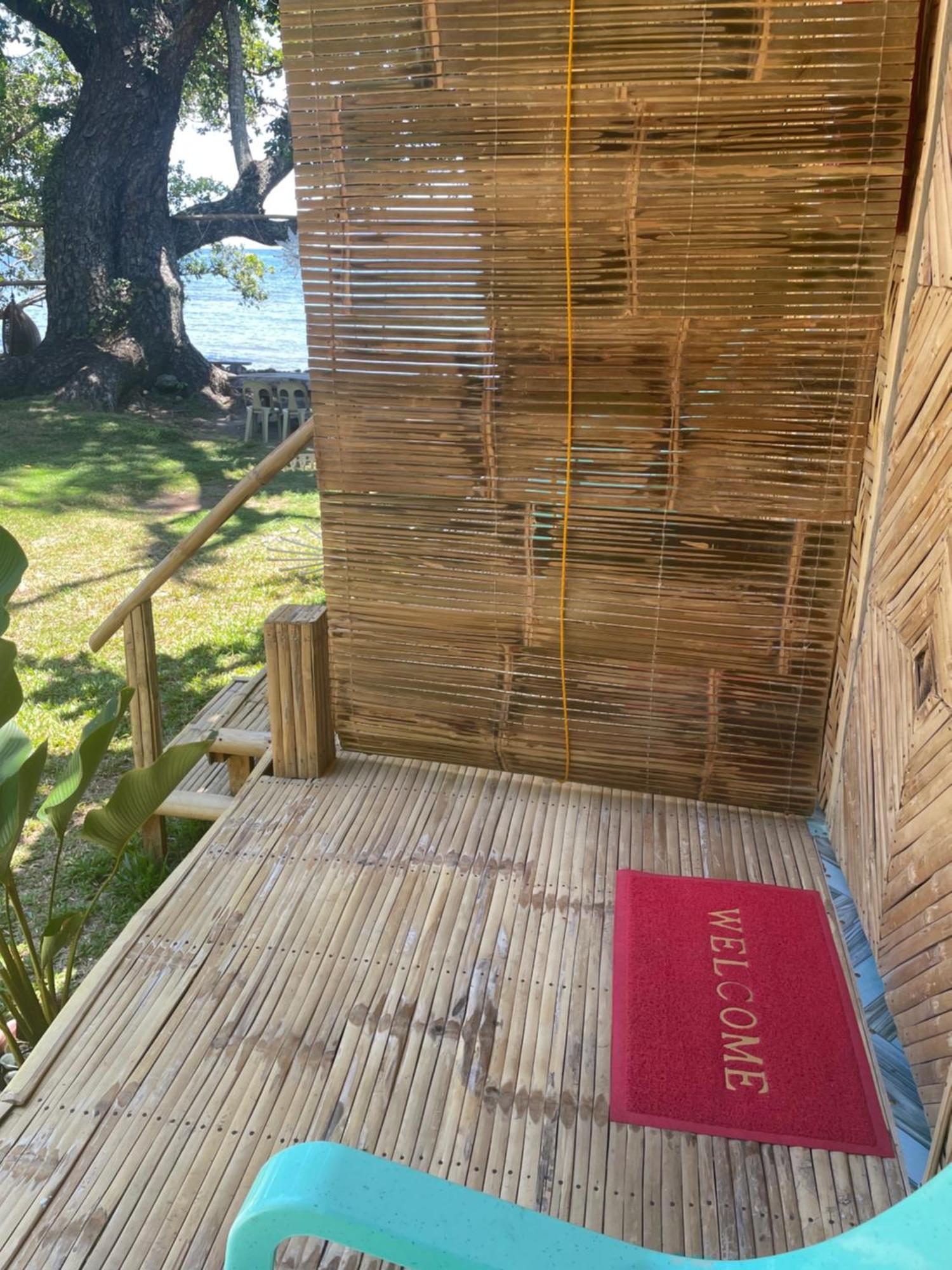 Borbon'S Treehouse By The Sea Bed & Breakfast Мамбаджао Екстериор снимка